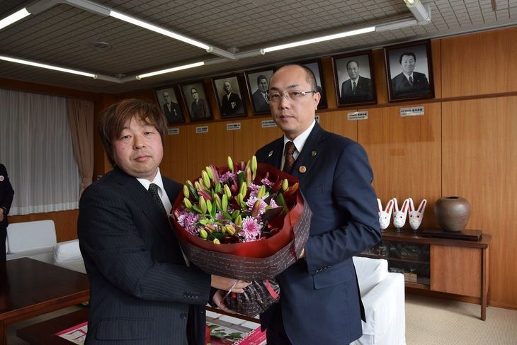 山形県南陽市　白岩孝夫市長にリリーアンバサダー認定の報告